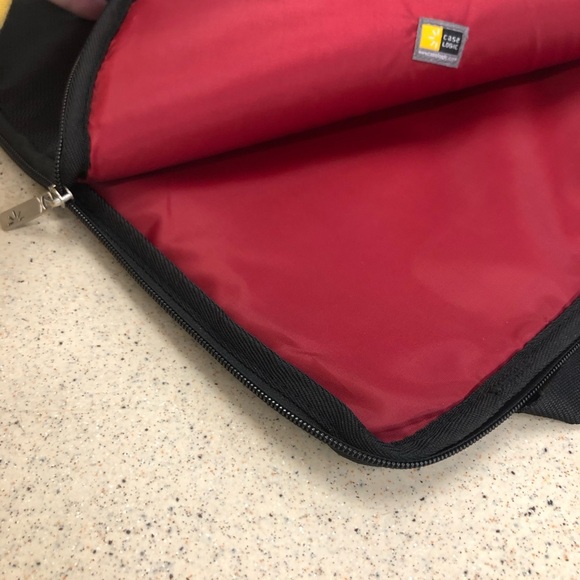 17” x 12” Laptop Case Logic Sleeve Case, Bag with Handle, Black - Picture 3 of 3